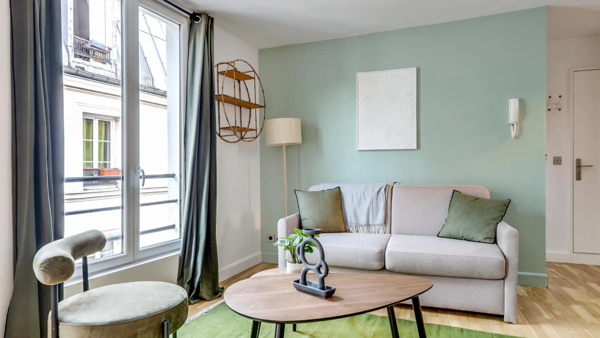 Montmartre L Close To Sacre-Coeur & Rue Des Abbesses Paris