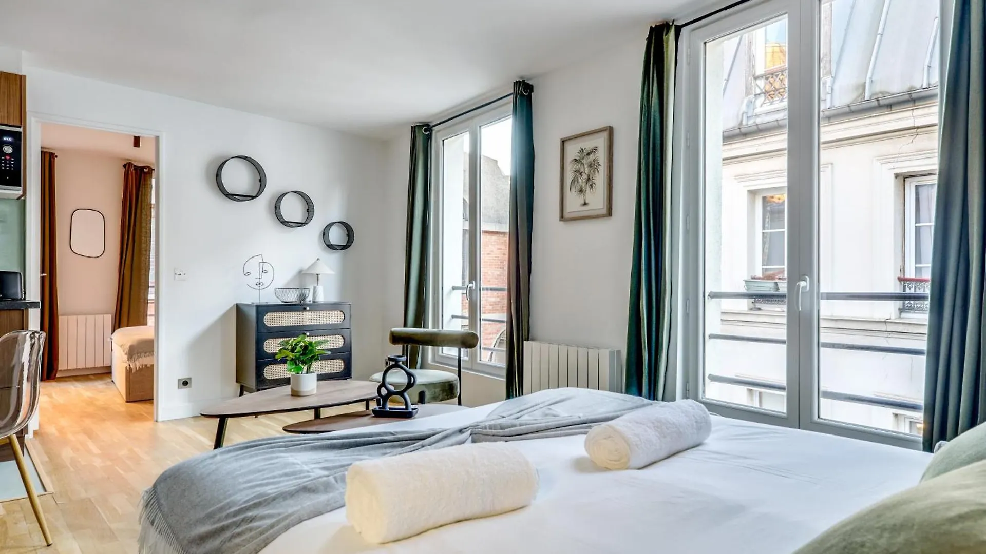 Montmartre L Close To Sacre-Coeur & Rue Des Abbesses Paris France